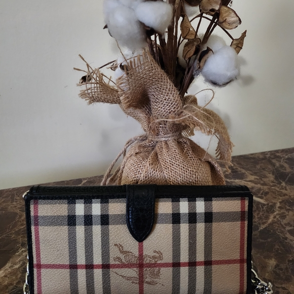 EUC Burberrys Nova Check Wallet - Picture 10 of 12